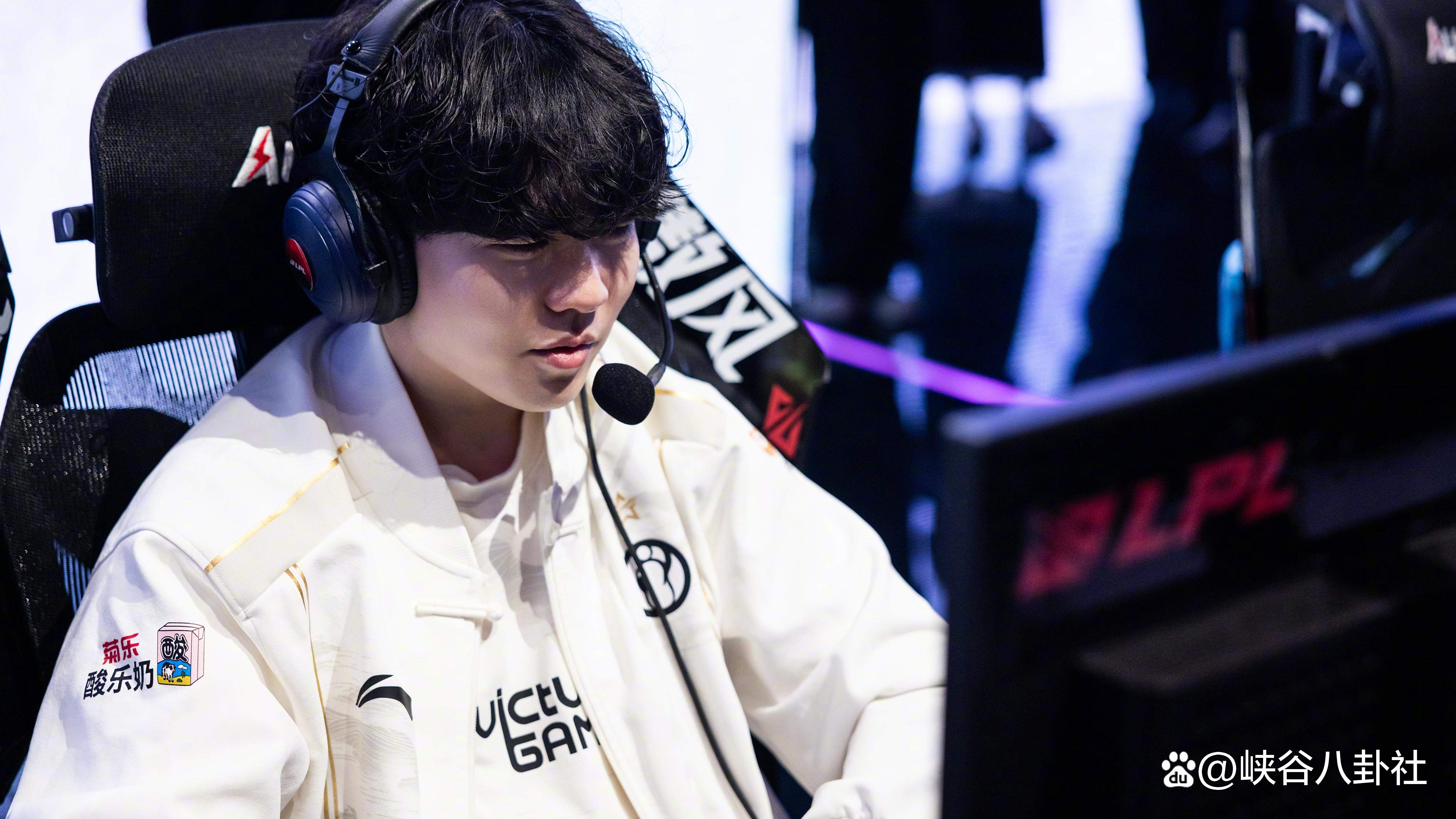 九游会游戏 - Rookie迎来五赛季高光表现，中国队球迷沸腾！