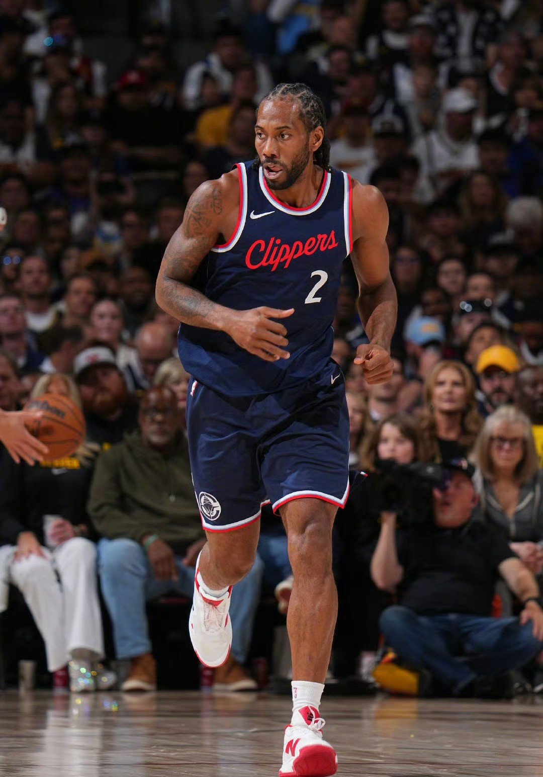 九游会游戏 - 哈登回归赛场，势不可挡首场状态亮眼，加拿大队观众沸腾！